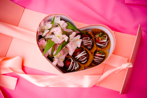 从挑战到破局：礼品供应链与鼎赞 SaaS 商城的革新之路